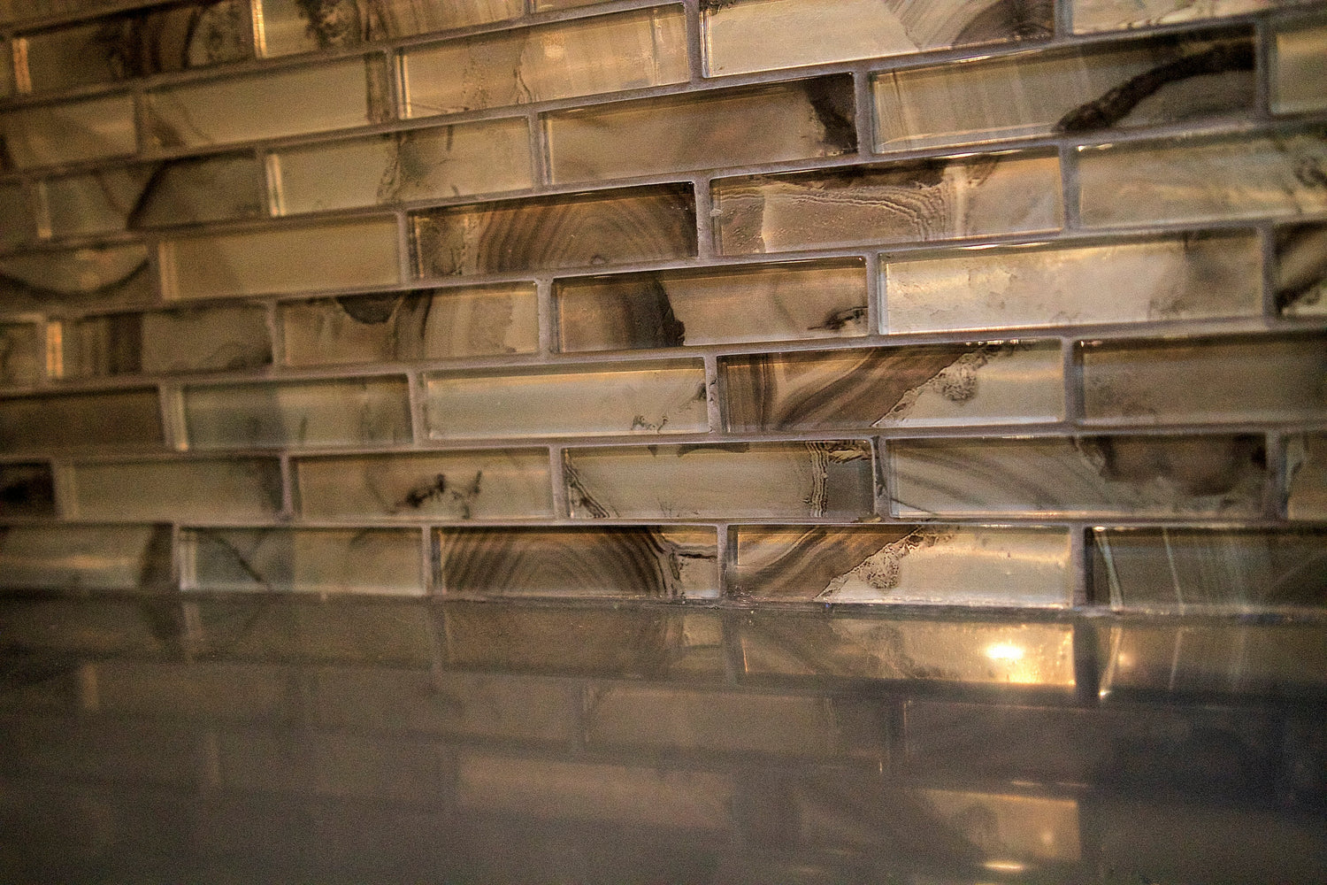 A Homeowner's Guide to Glass Tile Backsplash